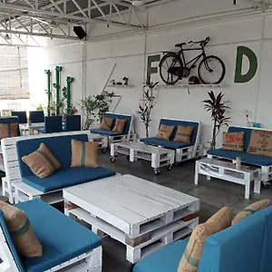 Birdnest Guesthouse, Gaia Rooftop Cafe ホステル